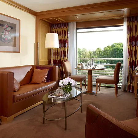 Divan Hotel 5*