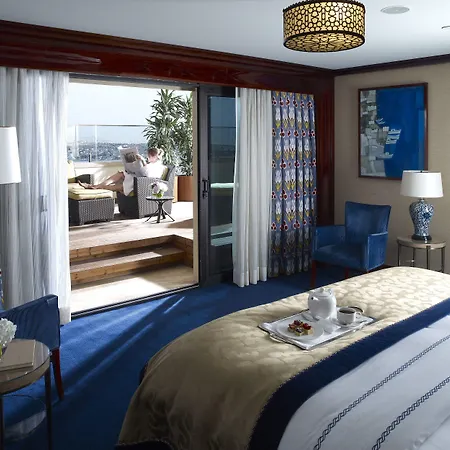 Divan Hotel